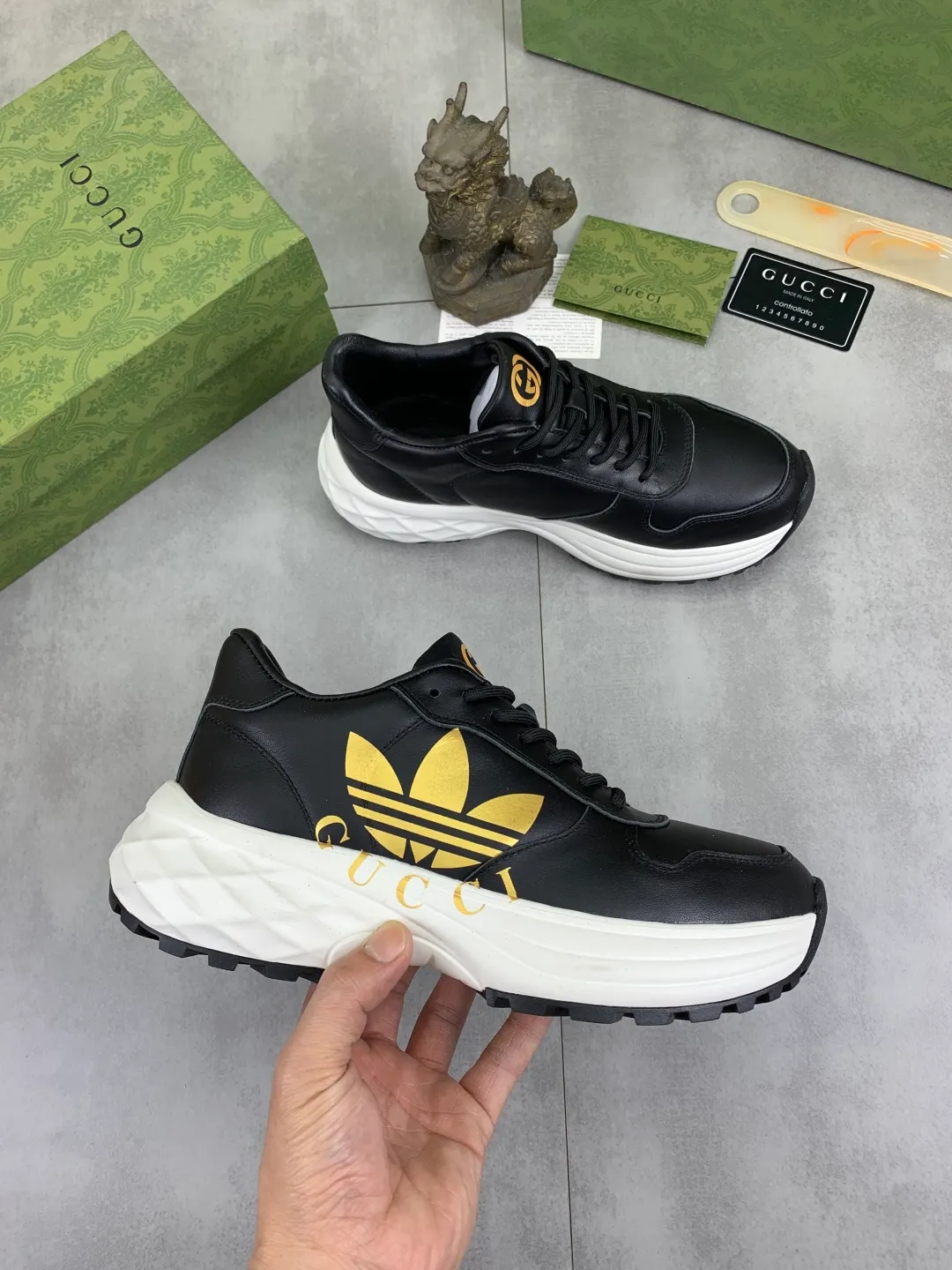 Men's shoes 💰P500💰[New style] 🆘 Dad's shoes [GUCCI] Gucci's new men's shoes are the first to be launched, and the materials and workmanship are superior to all versions on the market. The highest quality imported original top calfskin upper with trendy printed patterns ➕, the inner material is made of full-grain pigskin lining, privately molded soft TPU rubber comfortable outsole, and high foot comfort. Actual shooting, imported special materials highlight the unique charm of the brand 2️⃣colors available Size number; 38-44